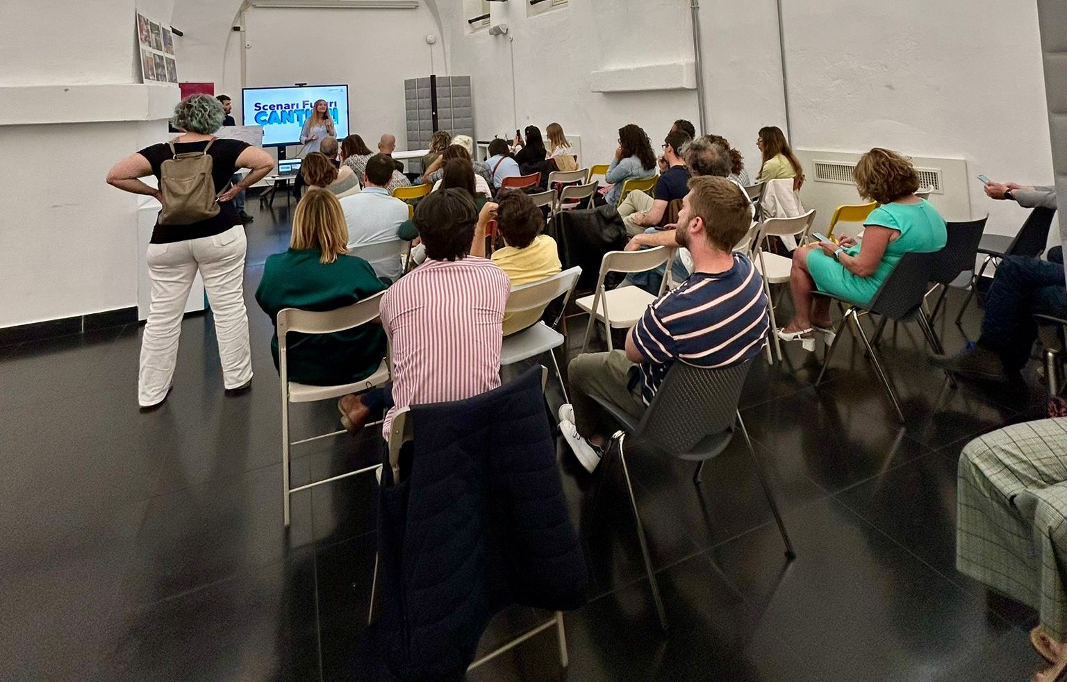 Presentazione alla platea di circa 30 persone ai C